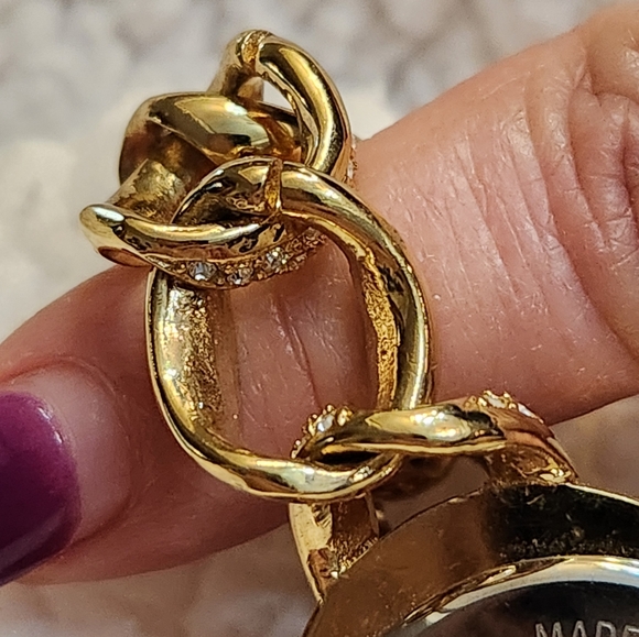 Ladies Victoria Wieck Oval Pave Crystals Gold Tone Chain Bracelet Watch - Picture 5 of 7